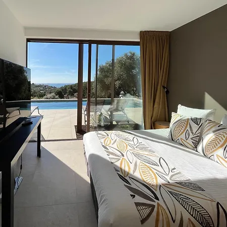 D'exception Avec Piscine A - Kiara *